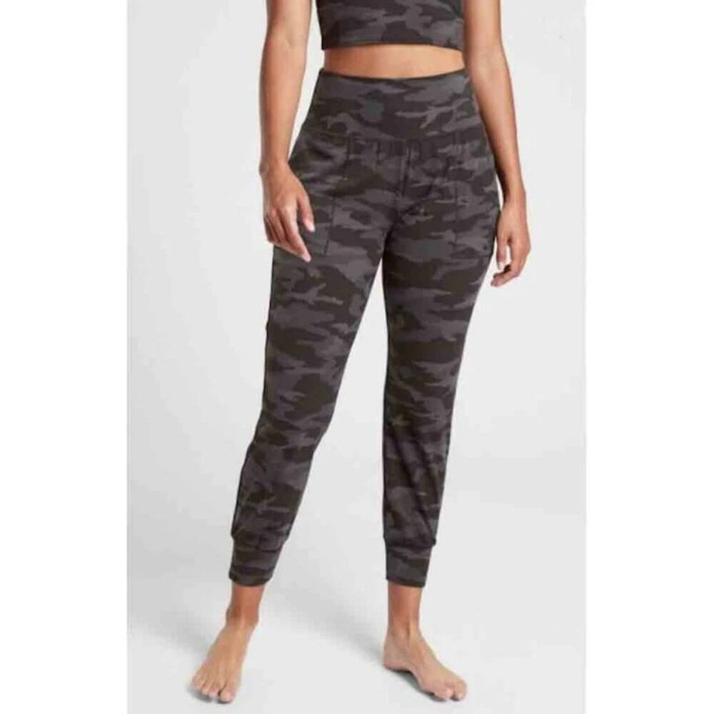 Athleta Salutation Jogger MT medium tall CAMO